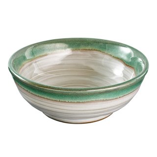 En elegant Keramikskål, Handgjort skål i grön glasyr till din sallad med naturligt utseende och känsla. Detaljerad utformning med realistiskt bladverk. 