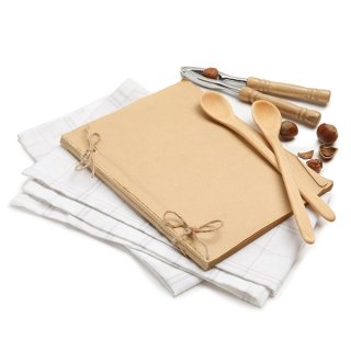 En elegant Hemlig receptbok, Vår samling av gamla och hemliga recept på nöträtter med naturligt utseende och känsla. Detaljerad utformning med realistiskt bladverk. 